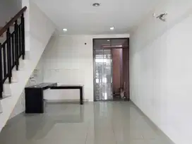 Disewakan Rumah Green Lake City Cluster East Asia Ukuran 4 x 15