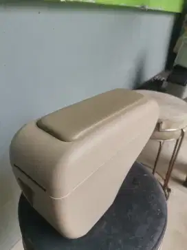 Armrest untuk ertiga lama