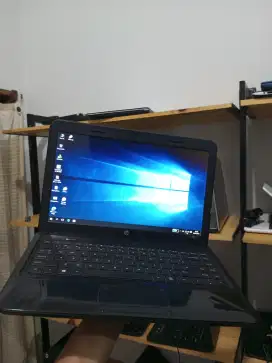 HP 1000 AMD A4-3330MX Radeon HD 6480G DDR 8GB 500GB 14 baterai 3 jam