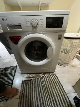 Mesin cuci LG front loading