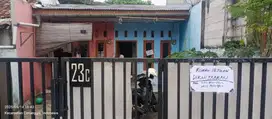 Disewakan Rumah Ada Carport, Lokasi Strategis dan Akses Jalan Mobil