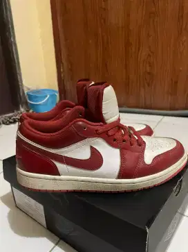 Air Jordan 1 Low, Ukuran 40,5