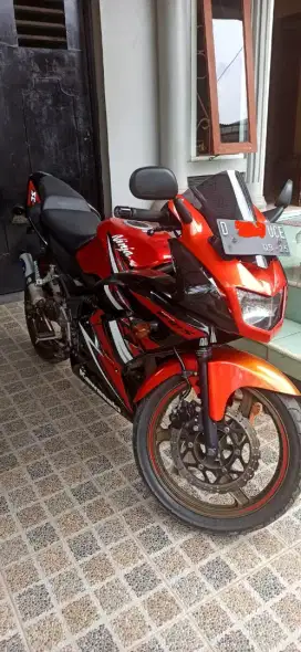 Ninja RR 150 Merah Hitam 2-Tak Gahar – Siap Gas, Mesin Halus!