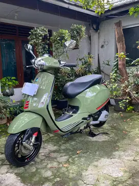 Piaggio Vespa SPRINT 150 IGET ABS LED FACELIFT tahun 2024 warna GREEN