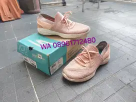 Sepatu Skechers Go Walk size 8.5 / 42