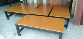 Meja lesehan kayu