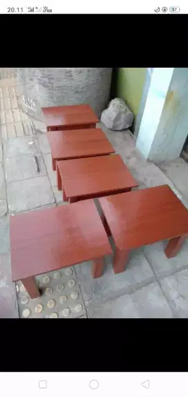 Meja lesehan kayu