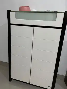 Rak sepatu informa