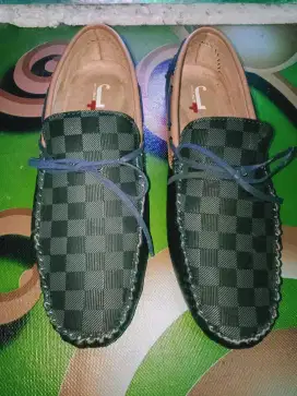Sepatu pantofel slip on Branded Size 42 masih baru