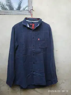 Kemeja flanel kotak kotak