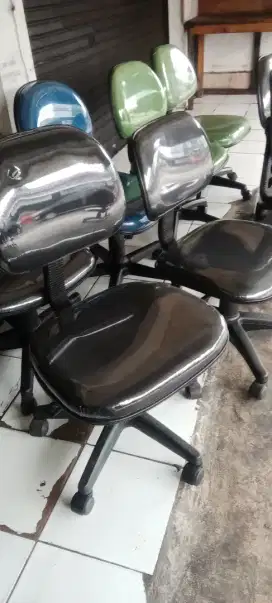 Kursi kantor paket naik turun