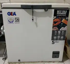 FREEZER GEA AB208 R CHEST FREEZER BOX 208 L LEMARI PEMBEKU 210 LITER