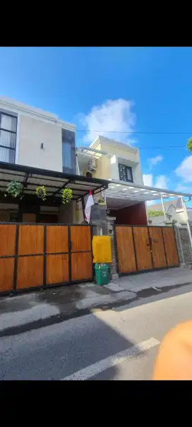 Disewakan rumah dua lantai di jln tukad pakerisan panjer
