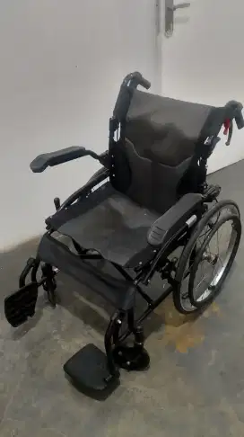 Kursi Roda Lipat