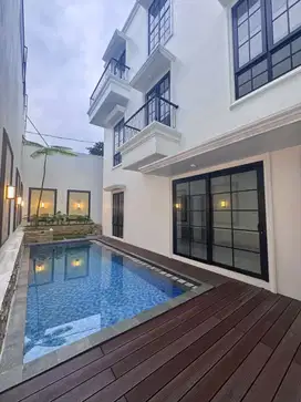 DIJUAL RUMAH Modern American Classic  3 Lantai di Jagakarsa