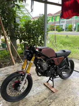 Motor custom caferacer basic tiger revo