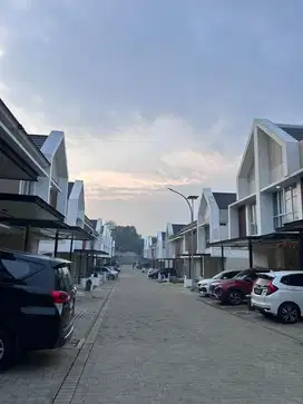 Disewakan rumah 2 lantai lingkungan hijau Cikupa Telaga Bestari