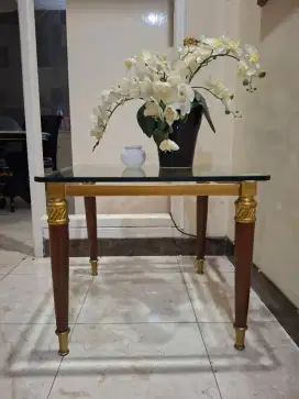 Meja Persegi Kaca