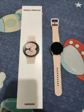 Galaxy watch 4 pink gold