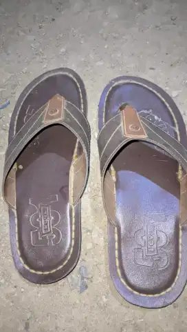 Sandal levis mumpung masih ada