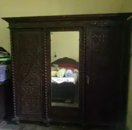 Lemari dan Kursi 1 set Jati Tua