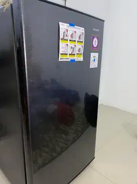 Dijual kulkas sharp 1 pintu kondisi mulus