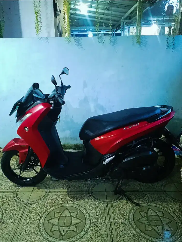 DIJUAL CEPAT MOTOR YAMAHA LEXI 2018 KM RENDAH