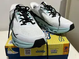 Sepatu skechers slips in