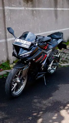 Honda cbr 150 r hitam istimewa