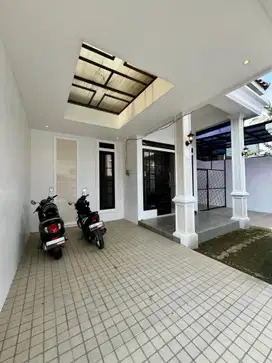 RUMAH BANGUNAN BARU MINIMALIS MODEREN LOKASI BOROBUDUR AGUNG MALANG