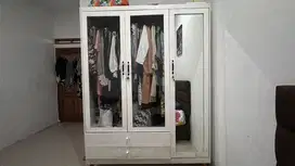Kemari pakaian minimalis