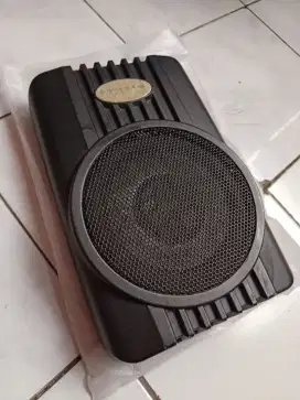 Subwoofer Kolong mobil