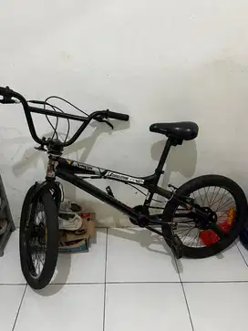 Sepeda BMX Jumper United