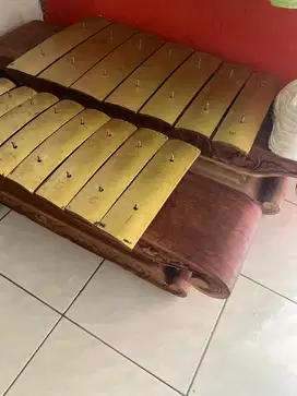 Gamelan jawa demung dan saron