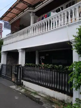 DI JUAL RUMAH LOKASI STRATEGIS