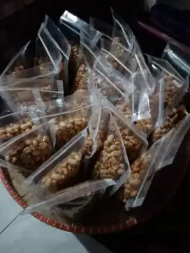 Kacang Bawang 15000 per pouch