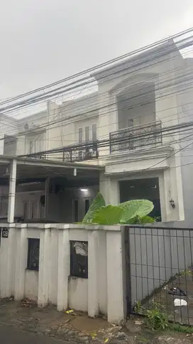 Disewakan Rumah 2 Lantai