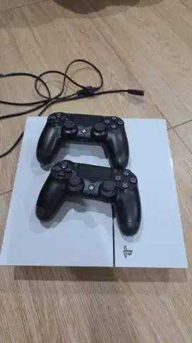 PS 4 slim sesuai gambar