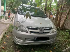 Kijang innova V 2004