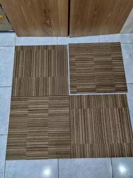 Karpet tile bekas berkwalitas