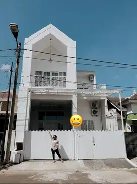 Rumah MODERN & BEBAS BANJIR DI HARAPAN INDAH di Cluster Aralia