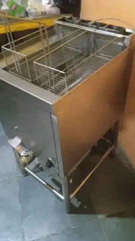 Deep fryer otomatis