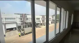 Gudang Ijin Industri Bebas Banjir di Eraprima Cipondoh, Tangerang