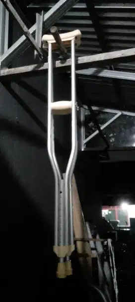 Tongkat penyanggah tangan