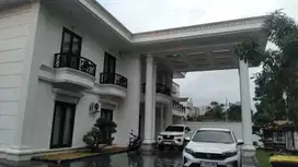 Rumah Mewah Arsitektur Ala Eropa di Pejaten Raya Dengan Kolam Renang