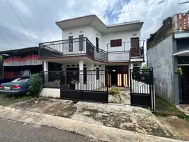 Disewakan Tahunan Rumah 2 Lantai Purwoasri Singosari Kab. Malang