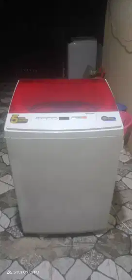 Jual mesin cuci polytron zeromatic kap 9,5 kg..besar..mulus normal