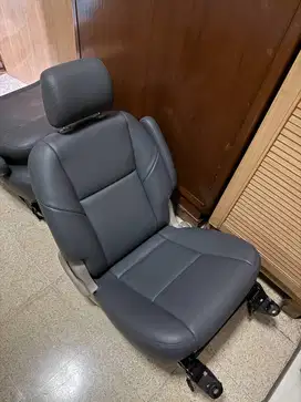 Dijual Jok Captain Seat OEM Innova Luxury model lama