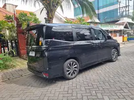 Toyota Voxy 2023 Bensin