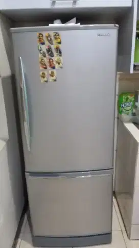 Dijual kulkas second 2 pintu merek PANASONIC